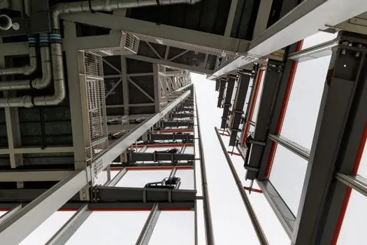 EN 15095 safety requirements for storage lifts and carousels - Verification, commissioning, and the three checkpoints