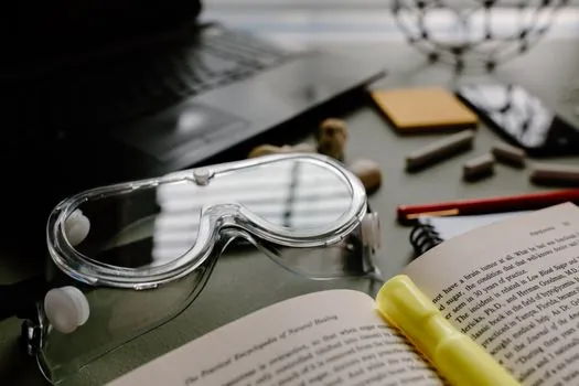 is ISO 16321 replacing EN 166 for safety glasses? - Field use: what a safety officer should do between now and mid-2026