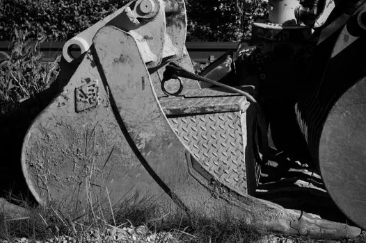 excavator ground pressure calculation from track width and weight - Spreading the load: crane mats, working platforms, and outrigger pads