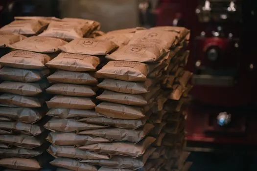 FIBC Bulk Bag selection for automotive parts logistics - FIBC vs Paper Bags vs Rigid Drums for Resin and Powder Flow