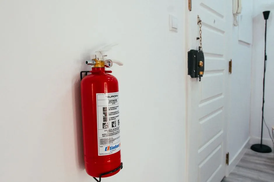 Field relabeling of fire doors with missing labels: who can do it, what rating is issued