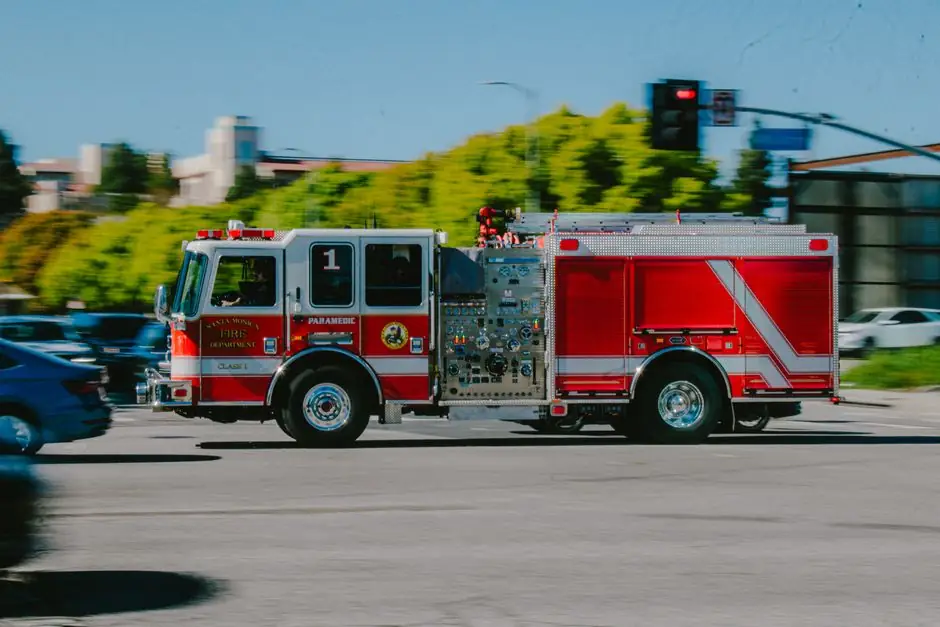 Firefighter Emergency Light Selection: Spec Gates by Use Case