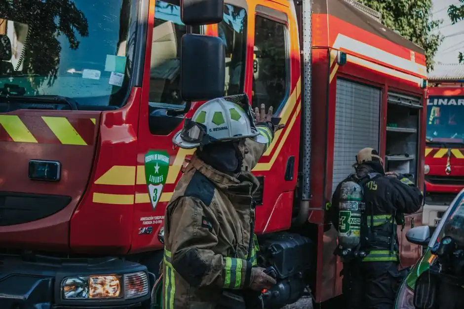 Firefighter Respirator Selection: SCBA, APR, and PAPR Use by Fire-Ground Zone