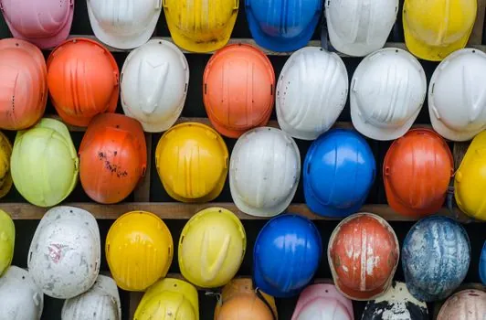 Safety Helmet selection for food processing - Signals to Track Over the Next Two Quarters
