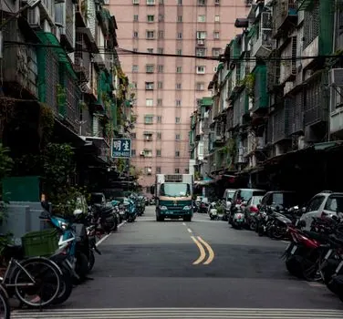 Forklift selection for urban infrastructure - Truck-Mounted Forklifts for Last-Mile Urban Delivery