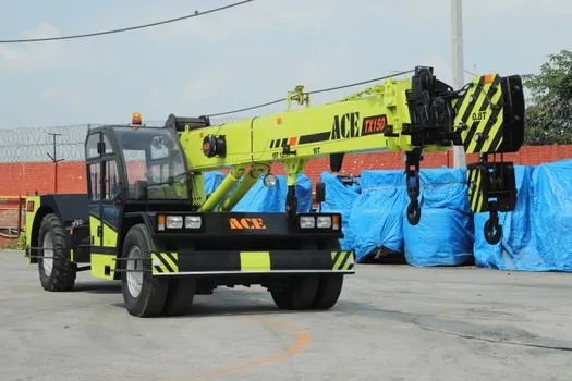 Forklift vs Crawler Crane - Ground Conditions and Site Mobility