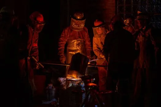 can a gas-fired crucible furnace reach cast iron melting temperatures? - Burner Sizing and Thermal Budget