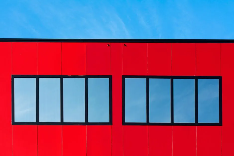 Glass Curtain Wall Selection for Warehouses: Spec Gates and 2026 Decisions