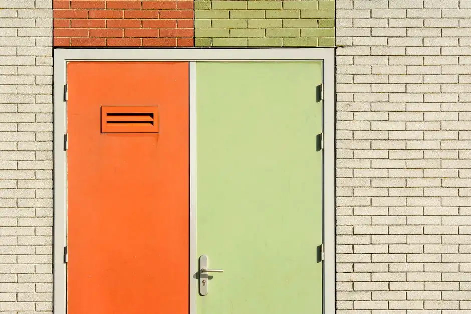 Graphite vs Sodium Silicate Intumescent Seals: Fire Door Spec Map