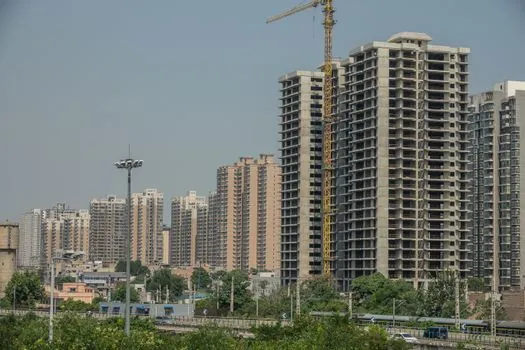 hammerhead tower crane vs luffing jib tower crane comparison - Site Fit: Open Yards vs Congested Urban Cores