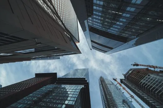 Building Stone selection for high-rise buildings - Climate, Pollution, and Maintenance Reality