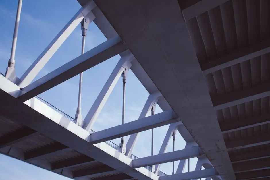 Hot-Rolled vs Welded Built-Up Steel Section for Long Spans: Decision Matrix