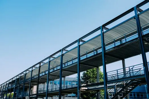how does an underdeck suspended platform travel along a bridge girder? - What the Underdeck System Is Suspended From: Outriggers, Counterweights, and Pyl