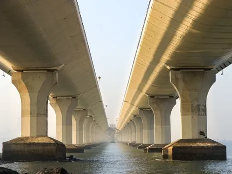 how does an underdeck suspended platform travel along a bridge girder? - Selection Criteria: Span, Capacity, Traffic, and Environment