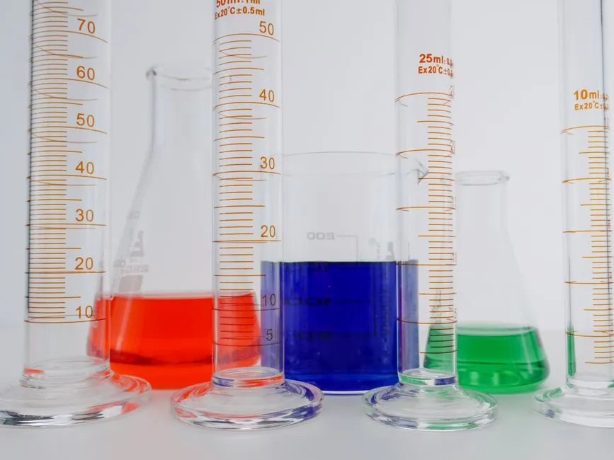 How to Choose a Chemical Reagent: Grade, Container, and Storage Logic