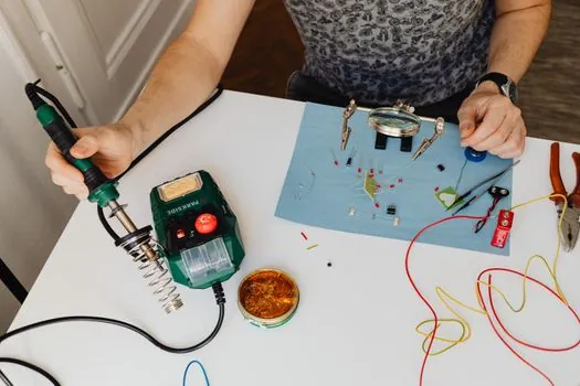how to choose a Digital Multimeter - Step 3: Match Resolution (Display Counts) to the Job