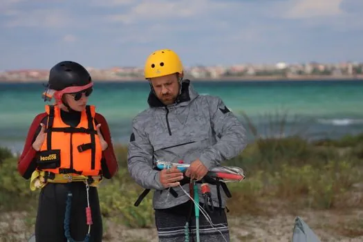 how to choose a Safety Helmet - Temperature, Environment, and Shell Material