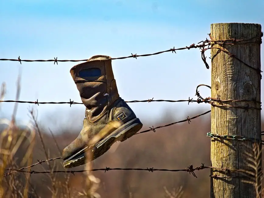 How to choose safety shoes: a hazard-first spec workflow