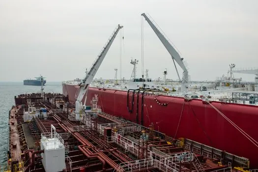 IBC tote vs bulk tanker delivery cost for liquid admixtures - Operational signals worth tracking