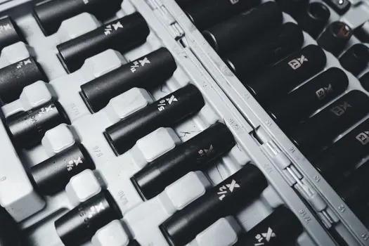 industrial fastener procurement strategy guide - Global vs. Local Sourcing: A Criteria Comparison
