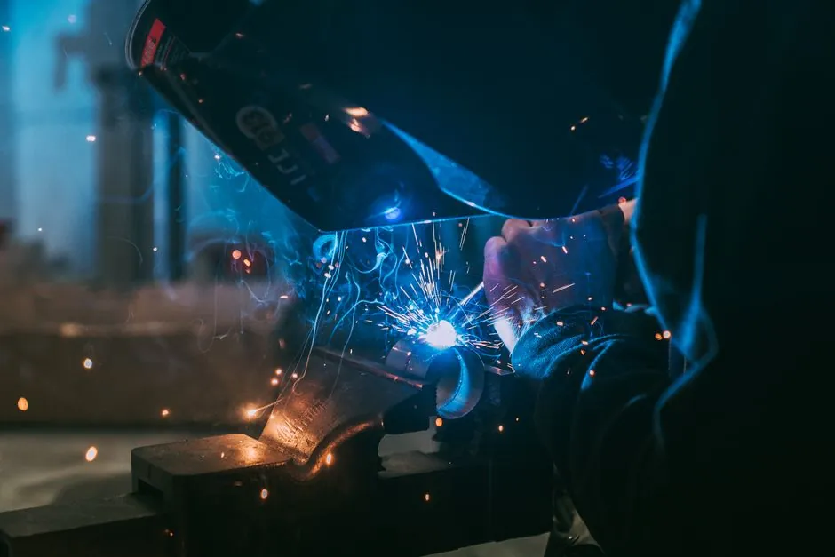 Industrial Surveillance Camera Selection for Welding Cells: Spec Gates and Failure Modes