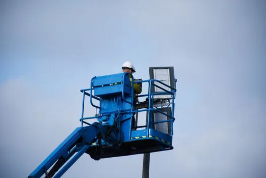 Insulated Tools selection for work at height - Tether Attachment: The Non-Negotiable for Elevated Work