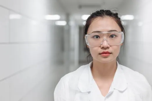 Safety Fence selection for laboratories - Use Cases in Real Lab Environments