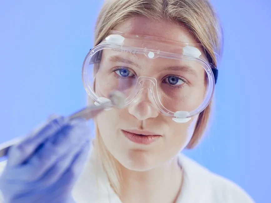 Lab Safety Glasses: Spec Lines, Lens Materials, and Selection Logic
