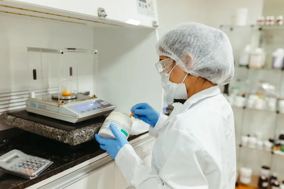 Lab Safety Shoes: ASTM F2413 Ratings, Hazard Mapping, and Selection Criteria