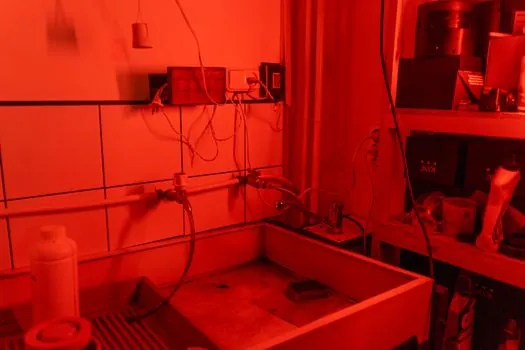 Laser Level specifications for plumbing installation - Beam Color, Self-Leveling, and Mounting