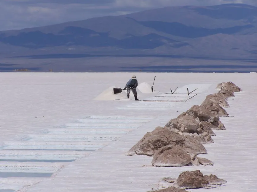 Lithium Carbonate Procurement 2026: Grade Gates, Price Bands, Sourcing Map