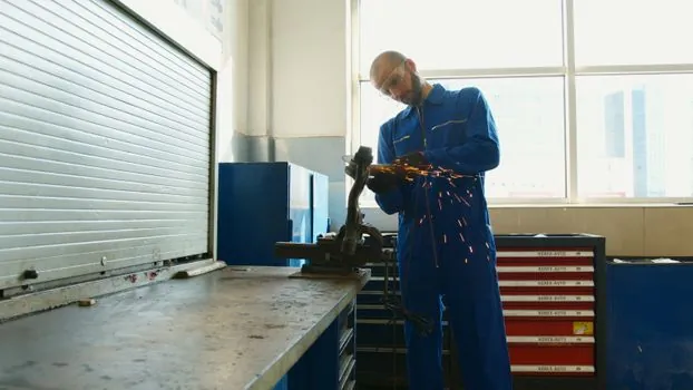 manual overhead conveyor load limit before power assist is needed - When Manual Works, and When It Quietly Fails