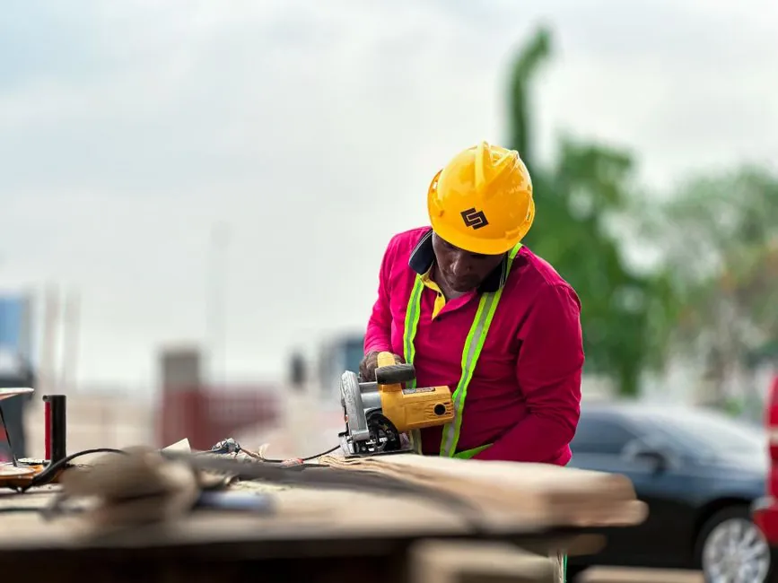 Marble cutter safety: PPE, dust control, and electrical rules that actually hold up on