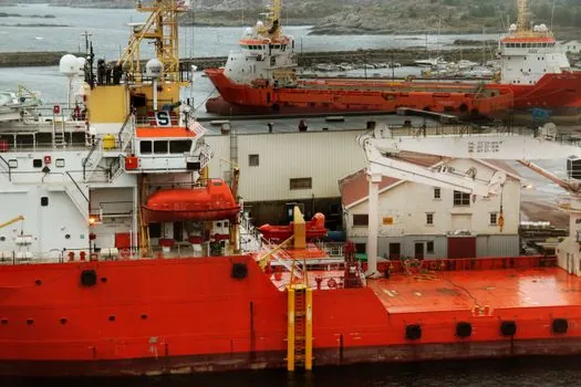 Fluid Coupling selection for marine - Marine safety features: release cap and percussion cap