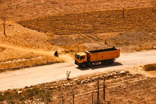 Mining Dump Truck advantages and disadvantages - Selection Criteria: Road, Gradient, Material, Cycle Distance