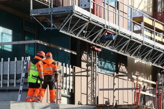 how to choose a mobile scaffold tower - Load Class, Platform Size, and Crew