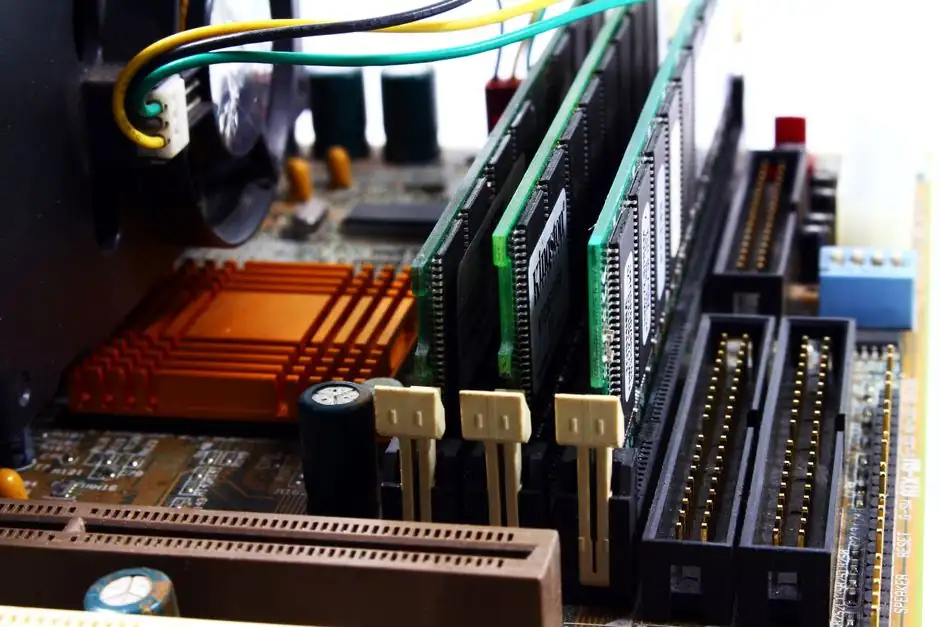 Module-Line OEE Benchmarks and the Main Downtime Causes Driving the Gap