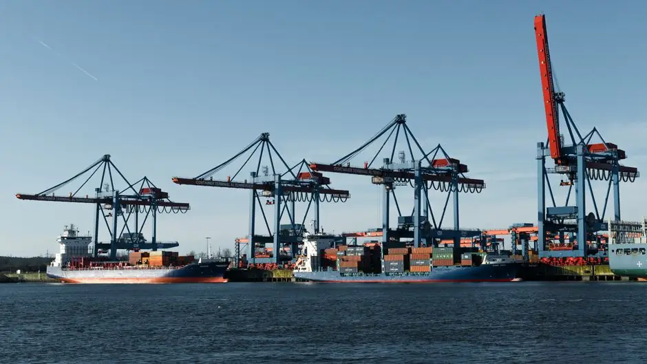 Motor grader selection for port and terminal operations