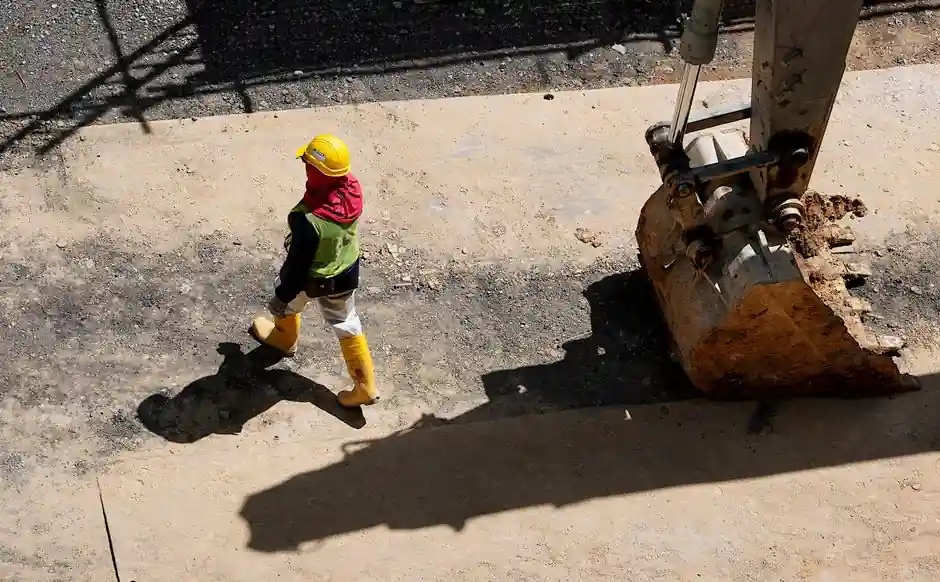 Motor Grader vs Backhoe Loader: 2026 Spec Cut and Job-Site Match