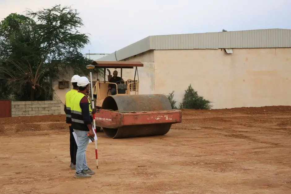Motor Grader vs Road Roller: Spec Cut and Job-Site Match