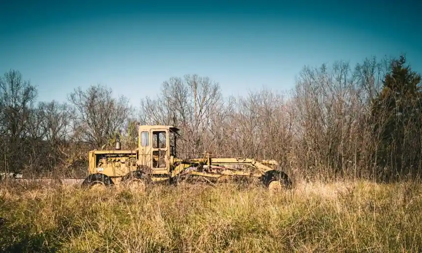 Motor Grader vs Skid Steer Loader: 2026 Spec Cut and Job-Site Match