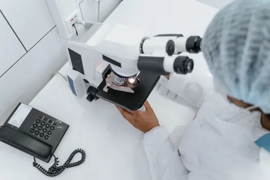 pharmaceutical equipment OEM vs ODM manufacturing - Where ODM Fits: Standardised Modules and Fast Market Entry