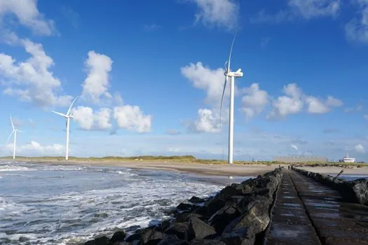 offshore wind foundation manufacturing cost breakdown - Fixed-bottom vs floating: a 4-criterion cost comparison