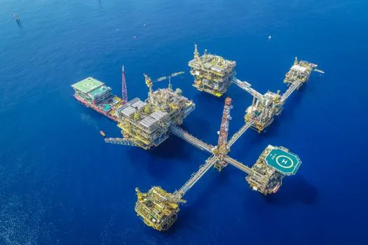 offshore wind foundation production line design - Jacket and Floating Substructure Cells: Node Welding, Tubular Geometry, and Conv