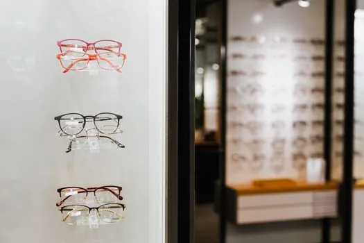 Optical Glass selection for medical devices - Limits, Failure Modes, and Misuse