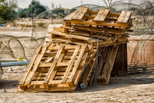 manual pallet jack fork width for Euro pallets vs standard pallets - When To Specify a Non-Standard Truck