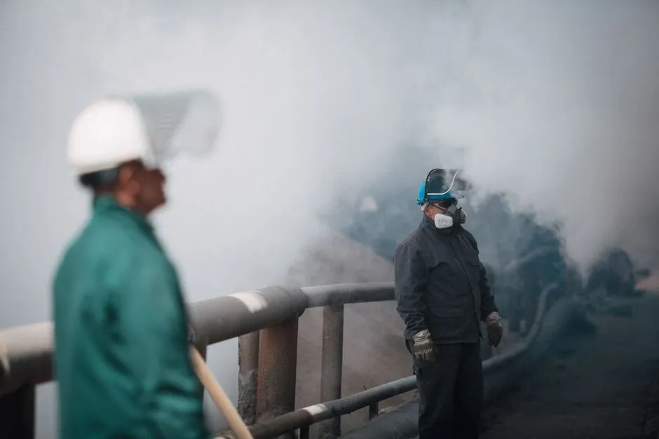 Paper-Pulp Helmet vs Industrial Safety Helmet for Pulp and Paper Mills