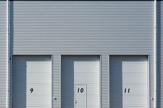 Strapping Band selection for warehouse automation - Load profile: weight, shape, edge hazard, and dwell time