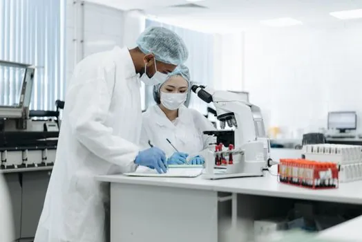 pharmaceutical equipment procurement strategy guide - Real use cases and the buyer's working constraints