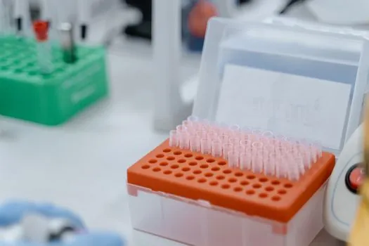 pharmaceutical equipment procurement strategy guide - Supplier qualification and GxP documentation gates